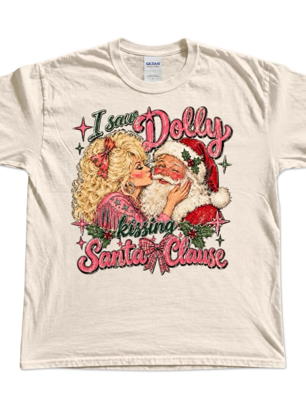 Gildan I Saw Dolly Kissing Santa Claus Graphic Tee - Christmas Gift For Fan